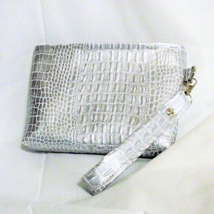 Bolso de noche de piel de cocodrilo plateada/Bolsos y carteras/Bolso de piel vegana con relieve/Bolso hecho a mano/Bolso de boda/Bolsos plateados/Novia/Regalo para ella