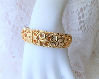 Vintage Bracelet High gloss,spring  hinged cuff bangle, fits  7. to 7.5 wrist.Statement jewelry.Estate jewelry Gift for her