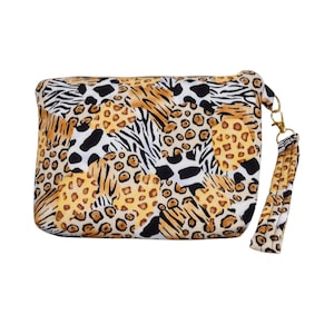 Animal print Wristlet purse/ Trending fashion purse with strap/Leopard purse/ Zipper purse /Handmade gift/ Statement  Gift for her/gifts