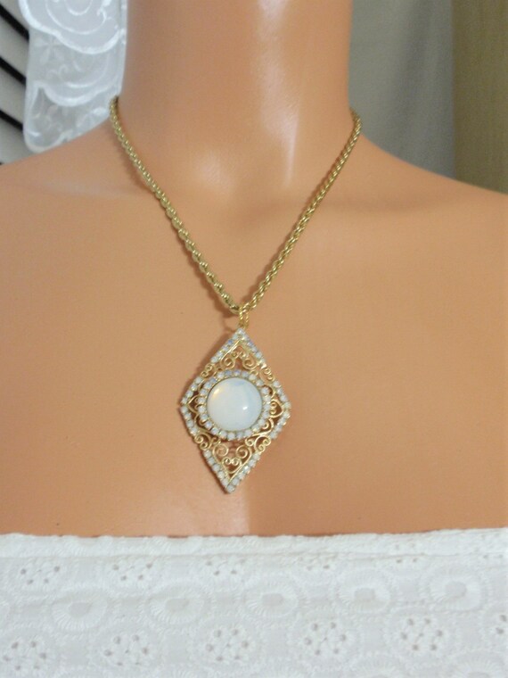 Vintage Rhinestone Pendant / Brooch  Necklace .Be… - image 5