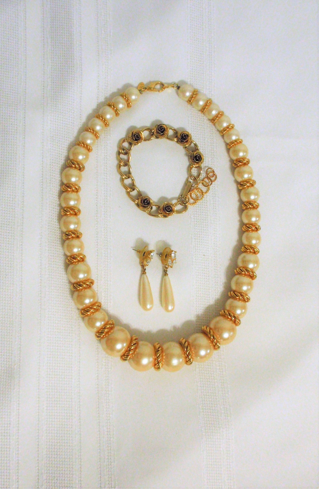 Joan Rivers Vintage Pearl Necklace /signed Joan Rivers Necklace/ Estate