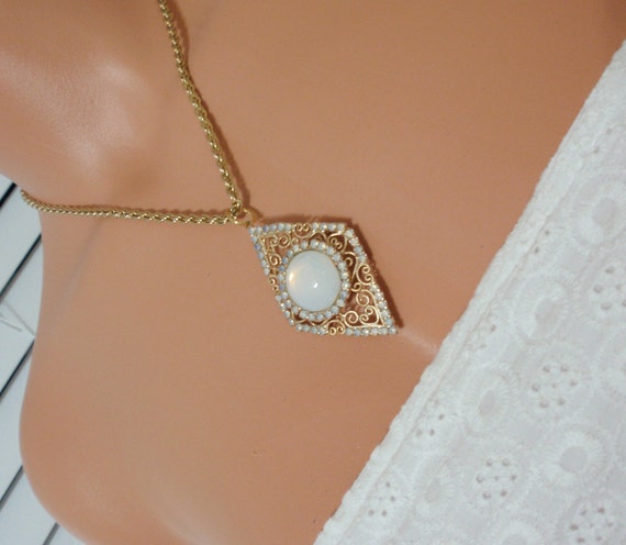 Vintage Rhinestone Pendant / Brooch  Necklace .Be… - image 1