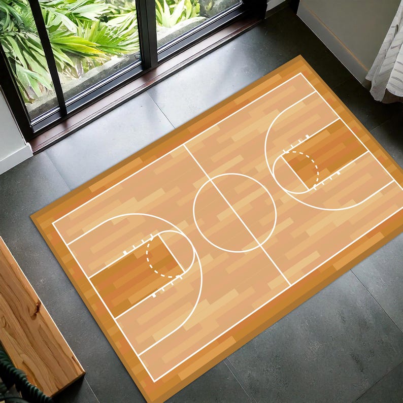 Peut inclure: Un tapis de sol en forme de terrain de basket-ball brun et blanc avec des lignes blanches et un cercle central. Le tapis est parfait pour ajouter une touche sportive &agrave; n'importe quelle pi&egrave;ce.
