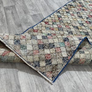 Tappeto da corridoio vintage Oushak: lana rossa, beige e blu, 2,5x9,5 piedi
