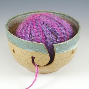Bol en fil de céramique, poterie, cadeau pour tricoteuse, légèrement irrégulier, fait main image 3
