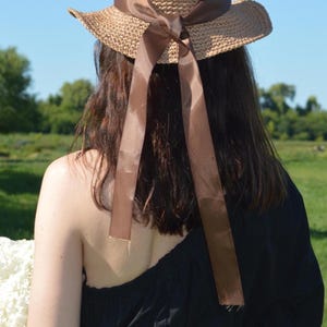 Vintage Bast Hut für Frauen, eleganter gehäkelter Sommerhut, klassische Sonnenblende Teeparty oder Strand, leichtes, nachhaltiges Modeaccessoire