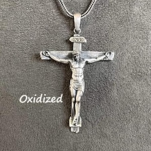 Pendentif Crucifix Moderniste Ancien - Métal Argenté, Style épuré - Bijou D'occasion En Bon état