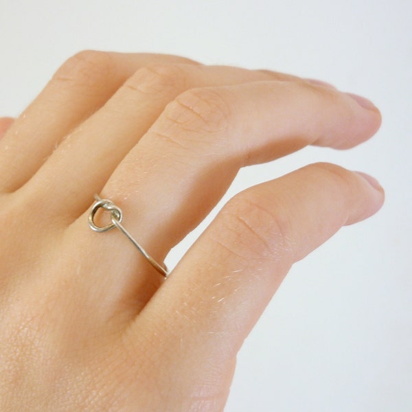 Vintage Knot Ring / Minimalist Silver