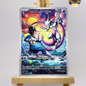 Puede incluir: Una carta de comercio de Pokemon con una ilustración colorida de Mewtwo y Vegeta luchando. La carta se titula "Mewtwo vs Vegeta" y tiene 130 PS. La carta tiene un ataque "Multiversal Fight" que hace 90 de daño.