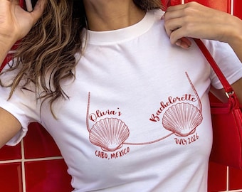 Camiseta de bebé personalizada para despedida de soltera en la playa, camisetas de despedida de soltera con sirena costera, último brindis en la costa, último chapuzón, top de bikini para el viaje de despedida de soltera.