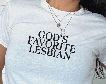Gods favoriete lesbische babyt-shirt, esthetisch homo grafisch shirt, LGBTQ biseksueel trendy cadeau, queer mode, WLW Femme subtiele trots