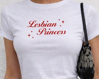 Camiseta de bebé "Princesa Lesbiana", Camiseta con Gráfico Gay Estético, Regalo Moderno LGBTQ Bisexual, Moda Queer Sáfica, Top de Orgullo Sutil WLW Femme