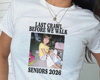 Letztes Krabbeln vor dem Spaziergang, Baby-T-Shirt, Senior 2026-Shirt Benutzerdefiniertes Foto, Y2K-Abschluss-Shirt, Klasse von 2026-Crop-Top, Senioren-Bar-Crawl-T-Shirt