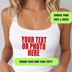Op de afbeelding: Witte tanktop met de tekst "YOUR TEXT OR PHOTO HERE" in het rood. De tekst "DESIGN YOUR OWN TANK TOP!!!" staat in een groene rechthoek. De tekst "CHOOSE YOUR FONT & COLOR" staat in een groene rechthoek.
