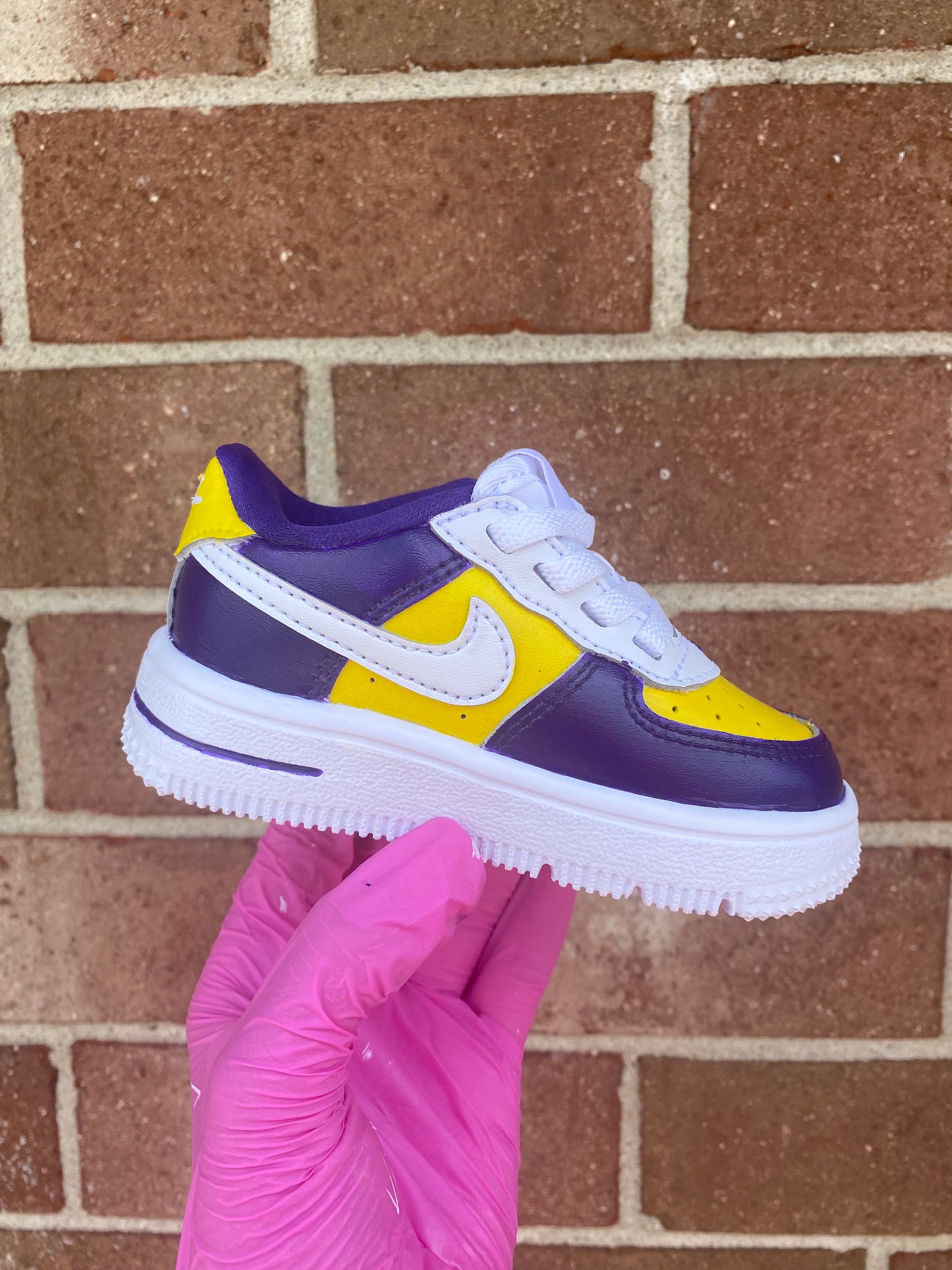Zapatillas Nike Air Force One personalizadas para niños pequeños de la NBA. Zapatillas Nike para bebés. Zapatillas Nike pintadas a mano. Regalos perso