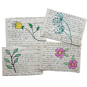 Páginas de collage con caligrafía y motivos florales (juego de 4) pintadas sobre letras antiguas escritas a mano para Junk Journal, arte en técnica mixta (B16 hw)