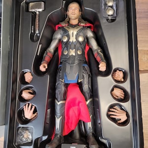 Hot Toys MMS224 &quot;THOR&quot; from &#39;Thor: The Dark World&#39;. 1/6 Scale Figure, Collectible Action Figurine