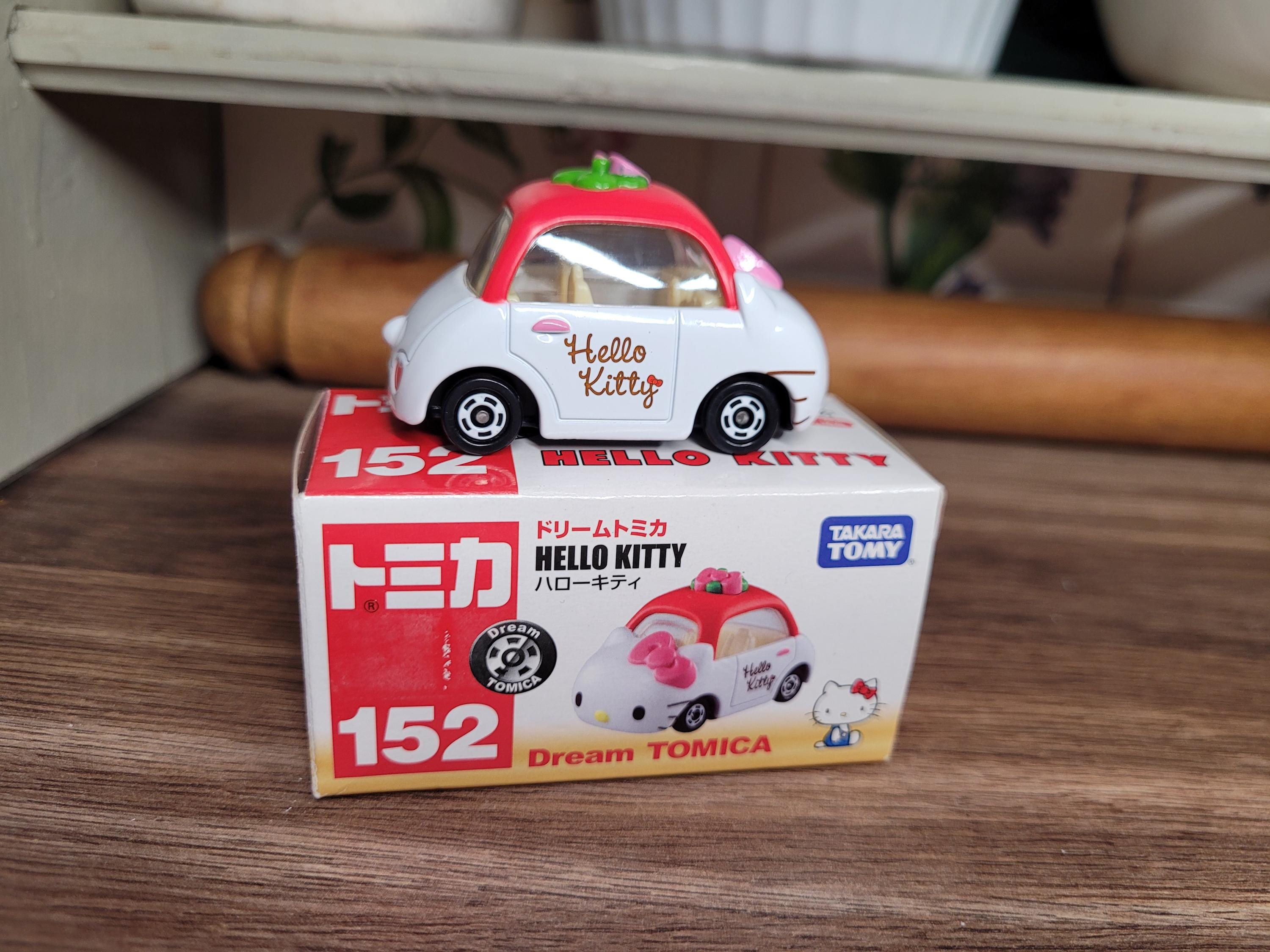 Takara Tomy Dream Tomica No.152 Hello Kitty Apple Truck in