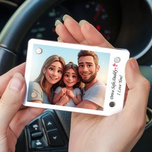ピクサースタイルのカスタムカーバイザーフォトクリップ | 実際の写真をアニメーションの思い出に変えて、子供/娘からの安全運転のお父さんへの贈り物
