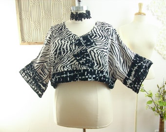 Cropped Top/Kimono Sleeve Shrug/Layering Top/Boho Tee/Lagenlook Top/Cover Up Tee/Shrug/Black and White Animal Print /T-Shirt Size 1X-2X