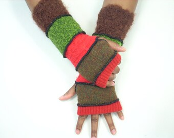 Vingerloze handschoenen, handwarmers, fleece gevoerd (brick red/burnt umber/red/patched green/brown boucle) door Brenda Abdullah