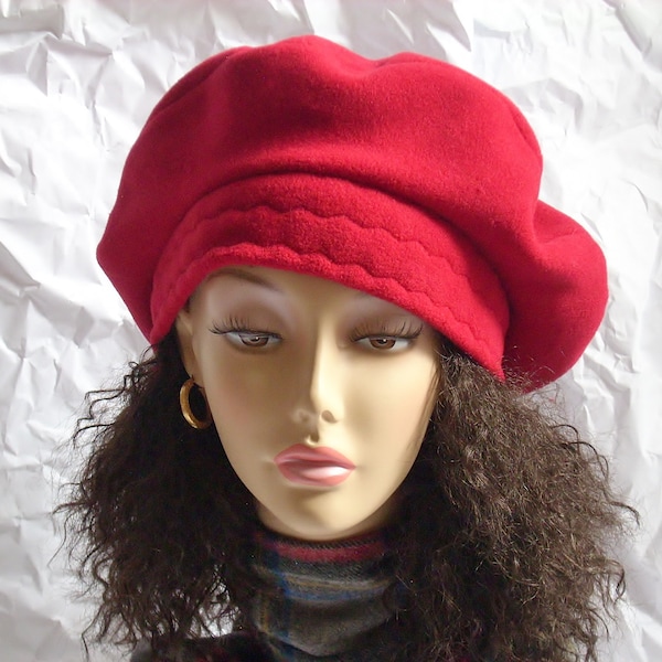 Tam surdimensionné ample, béret rouge en polaire, bonnet en polaire, chapeau pour cheveux longs, mèches d'effroi et grosses têtes, tailles réglables multiples, rouge cerise