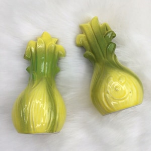 Vintage 50s 60s Yellow Onion Smiley Ceramic Salt Pepper Seasoning Shakers Japan