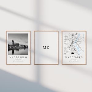 Könnte beinhalten: Ein Set aus drei gerahmten Wandbildern von Magdeburg, Deutschland. Das linke Bild zeigt ein schwarz-weißes Stadtpanorama, das mittlere Bild zeigt die Buchstaben MD und das rechte Bild stellt einen blauen und schwarzen Stadtplan dar.