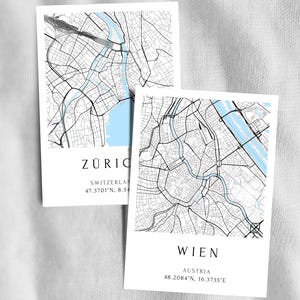 Könnte beinhalten: Zwei Schwarzweiß-Stadtkarten mit blauen Wassermerkmalen. Die obere Karte ist von Zürich, Schweiz, mit den Koordinaten 47.3701°N, 8.54°. Die untere Karte ist von Wien, Österreich, mit den Koordinaten 48.2084°N, 16.3735°E.