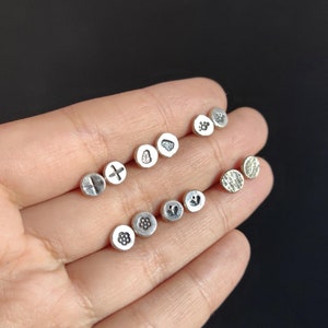 Elige tu propio juego de aretes de plata estampada, aretes combinables, aretes con perforaciones múltiples, aretes pequeños y dulces de 4 mm