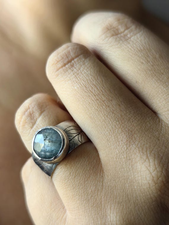 Faceted Oval Labradorite Wide Band Ring Faceted Oval Labradorite Wide Band Ring
