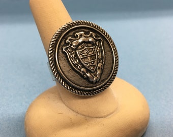 Shield design vintage button ring