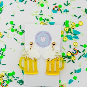 Beer dangle earring, beer earrings, drink earrings, brewery earrings, Beer mug earrings, St. Patrick’s Day Earring, Pub earring