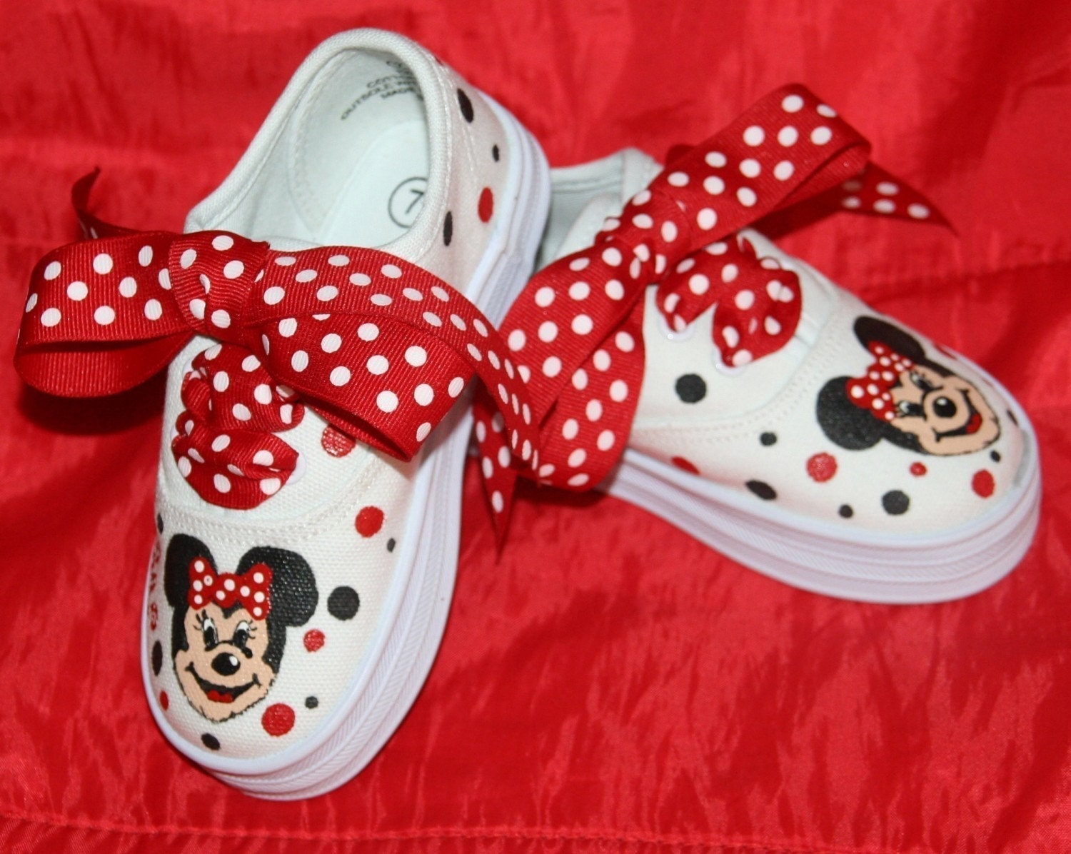 Girl�s Custom Painted Tennis Shoes MINNIE MOUSE INSPIRED Girl�s Custom Painted Tennis Shoes MINNIE MOUSE INSPIRED