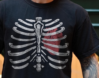 Skeleton Rib Cage, Halloween Shirt, Rib Cage Tshirt, Halloween Skeleton, Goth Halloween, Gothic T Shirt, Retro Halloween Shirt, Heart