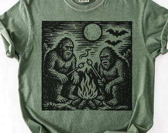 Bigfoot Shirt, Bigfoot Halloween, Sasquatch TShirt, Big Foot T Shirt, Halloween T-Shirt, Funny Tee, Retro Halloween, Bigfoot Camping Shirt