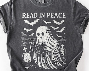 Camiseta de Halloween, Fantasma leyendo un libro, Camiseta de lectura de Halloween, Camiseta de libros, Camiseta de fantasmas, Lector de Halloween, Fantasma de cementerio, Amante de los libros