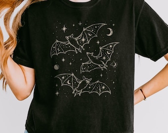 Bats Crop Top, Bats Cropped Shirt, Halloween Crop Tops, Goth Halloween, Celestial Bats, Halloween Crops, Flying Bat Shirt, Boxy Crop