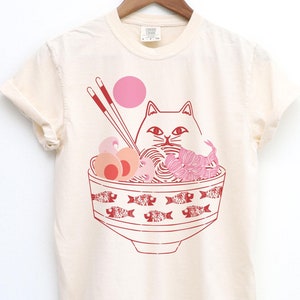 Ramen Cat, Ramen Shirt, Cat Lover Tshirt, Noodle T Shirt, Japanese Aesthetic, Ramen Noodles, Foodie T-Shirt, Food Graphic Tee, Retro Tee