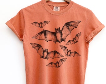 Camisa de murciélagos, colores cómodos, camisa de Halloween, murciélagos de Halloween, murciélago volador, camisa de Halloween espeluznante, camisa gótica de Halloween, camiseta gótica de Halloween