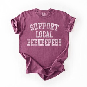 Camiseta de apicultor, camiseta de apoyo a los apicultores locales, camiseta de abejas, estética vintage, camiseta de apicultor, compra local, camiseta de apicultura imagen 4