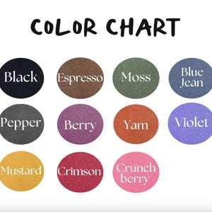 Puede incluir: Una carta de colores con el t&iacute;tulo "COLOR CHART" en negro, que presenta 12 muestras de color. Los colores incluyen Negro, Espresso, Musgo, Azul Jean, Pimienta, Baya, &Ntilde;ame, Violeta, Mostaza, Carmes&iacute; y Crunch Berry, cada uno etiquetado en texto blanco.