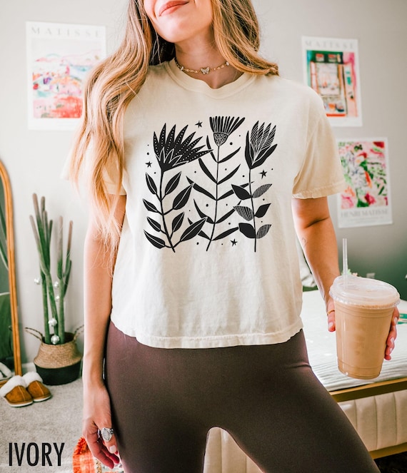 Floral Crop Top, Black Flowers Tee, Flower Cropped Shirt, Black Floral Shirt, Linocut Style, Block Print, Cottagecore Tee, Vintage Aesthetic