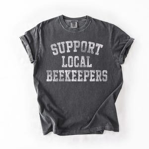 Camiseta de apicultor, camiseta de apoyo a los apicultores locales, camiseta de abejas, estética vintage, camiseta de apicultor, compra local, camiseta de apicultura Pepper