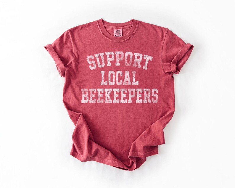 Camiseta de apicultor, camiseta de apoyo a los apicultores locales, camiseta de abejas, estética vintage, camiseta de apicultor, compra local, camiseta de apicultura imagen 3