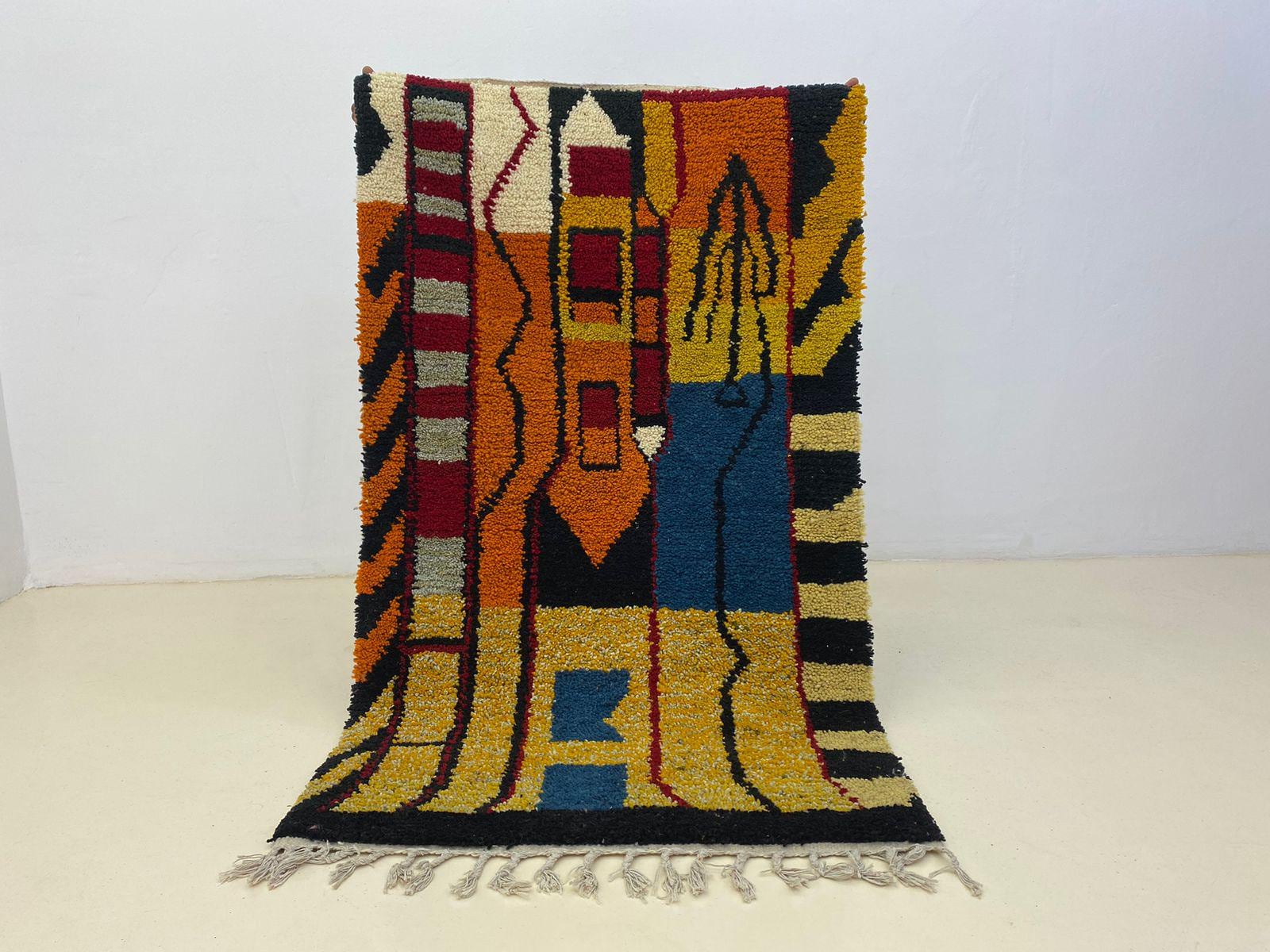 モロッコ産ベルベルラグ：鮮やかな手織りウール - 柔らかく耐久性の