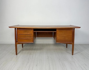 Duńskie biurko z drewna tekowego z lat 60. XX wieku, projekt Arne Voddera dla H.P. Hansena w stylu Mid-Century Modern