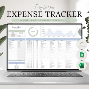 Puede incluir: Un ordenador portátil que muestra una hoja de cálculo de seguimiento de gastos. La pantalla muestra datos financieros, gráficos y tablas. El texto en la pantalla dice "Easy to Use EXPENSE TRACKER" y "A SMARTER WAY TO MANAGE YOUR PROJECTS."