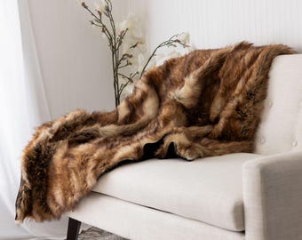 Couture-Grade Arctic Faux Fur Throw Blanket – Ultra Soft Plush Sofa Accent (39x60)