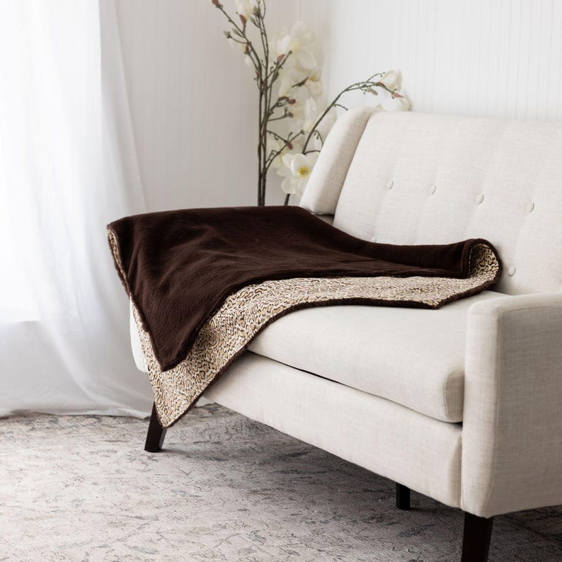 Ocelot Print Velvet Throw Blanket – Teddy Fur Sofa Decor, Exotic Home Accent image 1